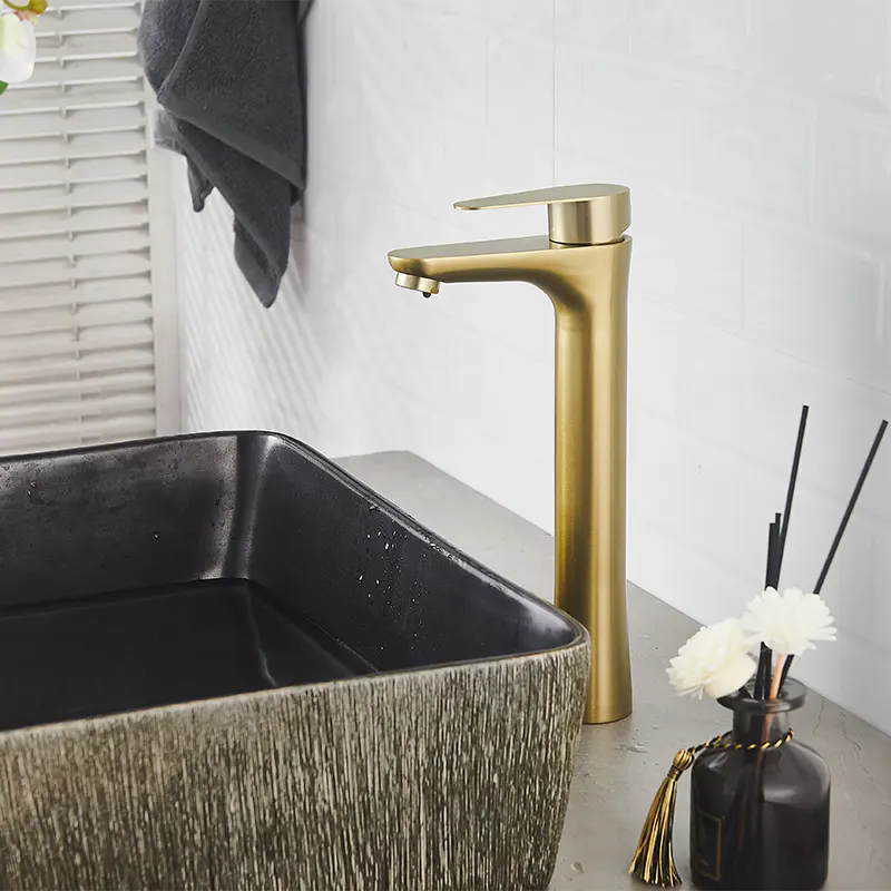 Qu'est-ce qui fait une salle de bain en or brossé le choix parfait pour les maisons modernes?