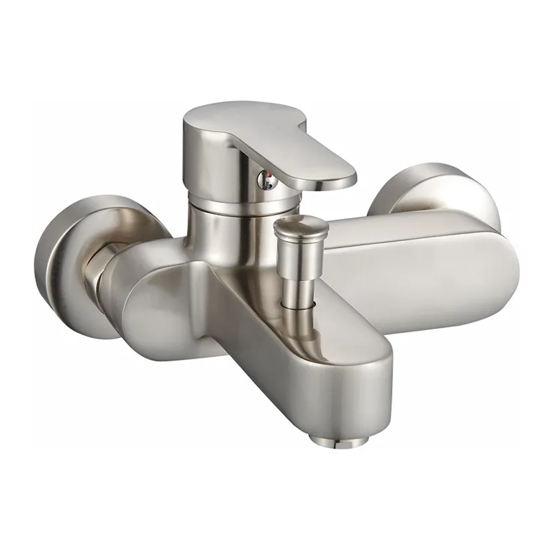 Robinet de bain mural au sol